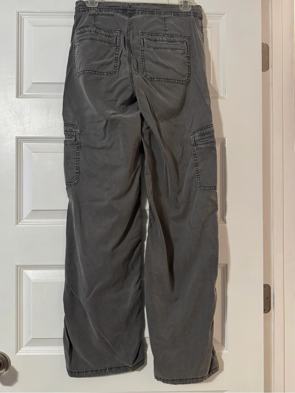 American eagle Women's Gray Cargo Pants Size 0 - Picture 2 of 3